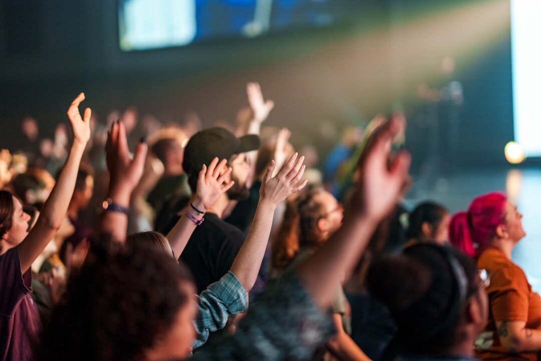theater audience clapping